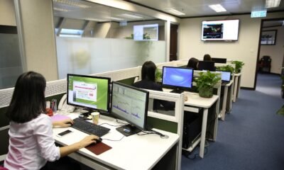 business people 1572059 1280