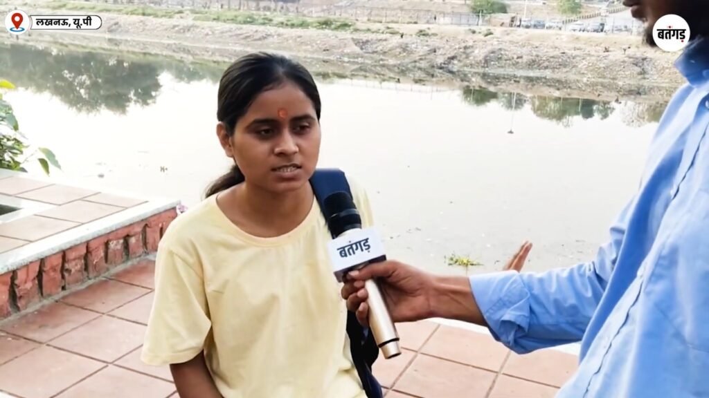 लखनऊ की ‘लाइफ लाइन’ गोमती नदी गंदगी से बेहाल, हनुमान धाम के पीछे कचरे का अंबार 19 WhatsApp Image 2026 05 15 at 17.44.00 1
