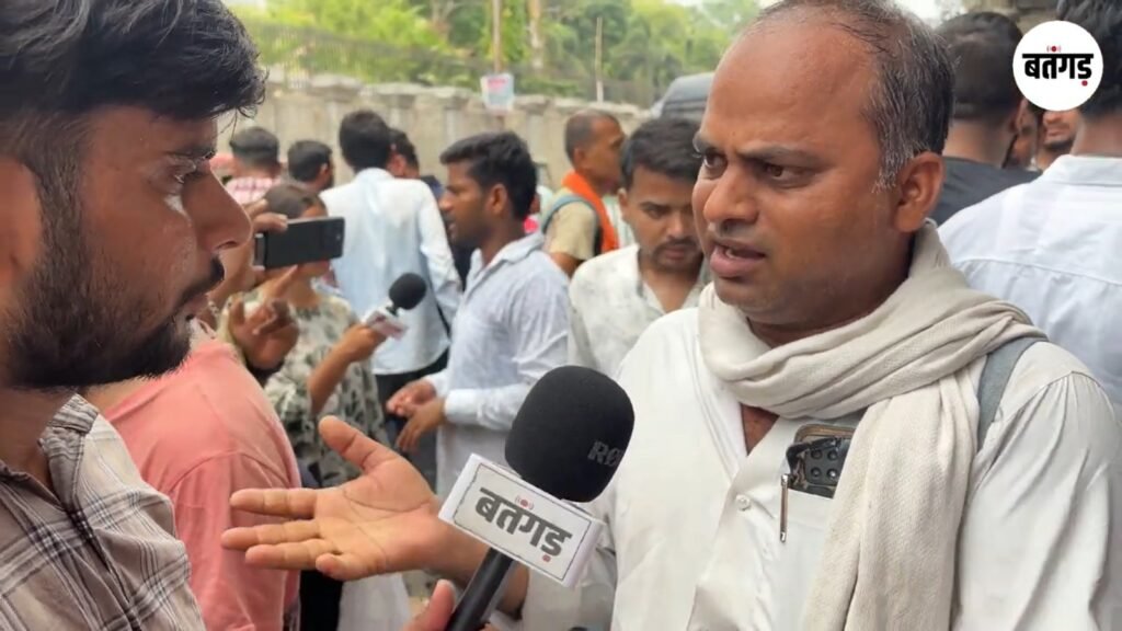 पटना कॉलेज गेट पर बवाल: TRE-4 विज्ञापन की मांग कर रहे छात्रों पर फिर बरसी पुलिस, कई हिरासत में 18 WhatsApp Image 2026 05 21 at 14.02.16