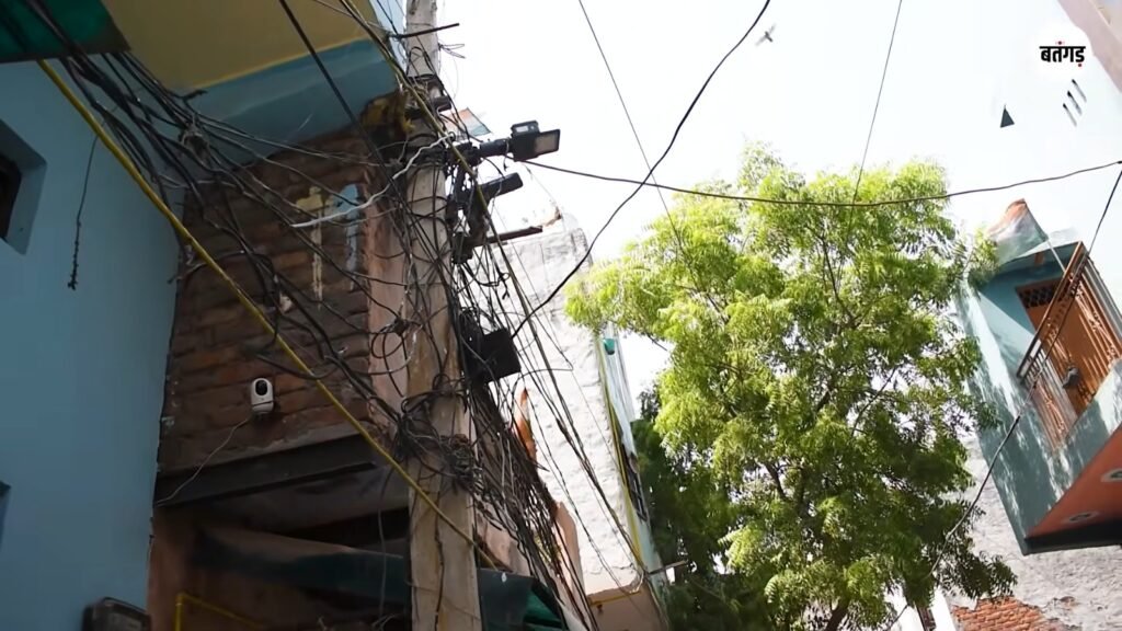 गाजियाबाद के विकास कुंज में बिजली संकट गहराया, हफ्तों से कटौती से परेशान लोग 18 WhatsApp Image 2026 05 30 at 12.51.16