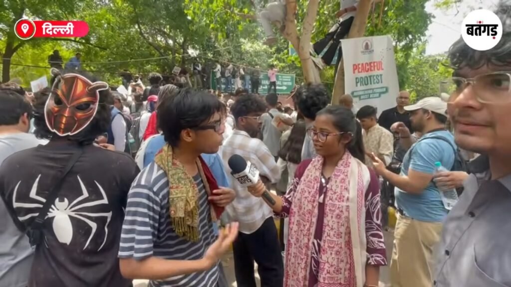 पेपर लीक से टूटा भरोसा, शिक्षा व्यवस्था के खिलाफ सड़कों पर उतरे युवा, शिक्षा मंत्री के इस्तीफे की मांग तेज 18 WhatsApp Image 2026 06 08 at 12.53.52
