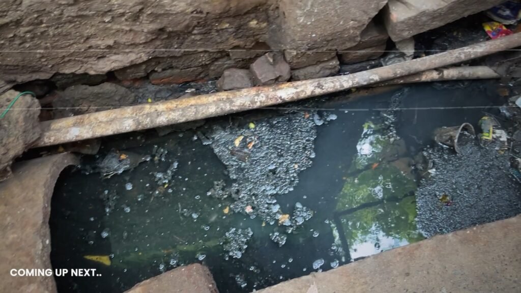 विधानमंडल से कुछ कदम दूर 'विकास' बेपटरी, 50 साल से खुले नाले और गंदे पानी में जीने को मजबूर अंबेडकर कॉलोनी 18 WhatsApp Image 2026 06 22 at 16.11.49