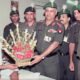 Yogendra Singh Yadav being greeted by the Army Chief V.P. Malik upon receiving the Param Vir Chakra
